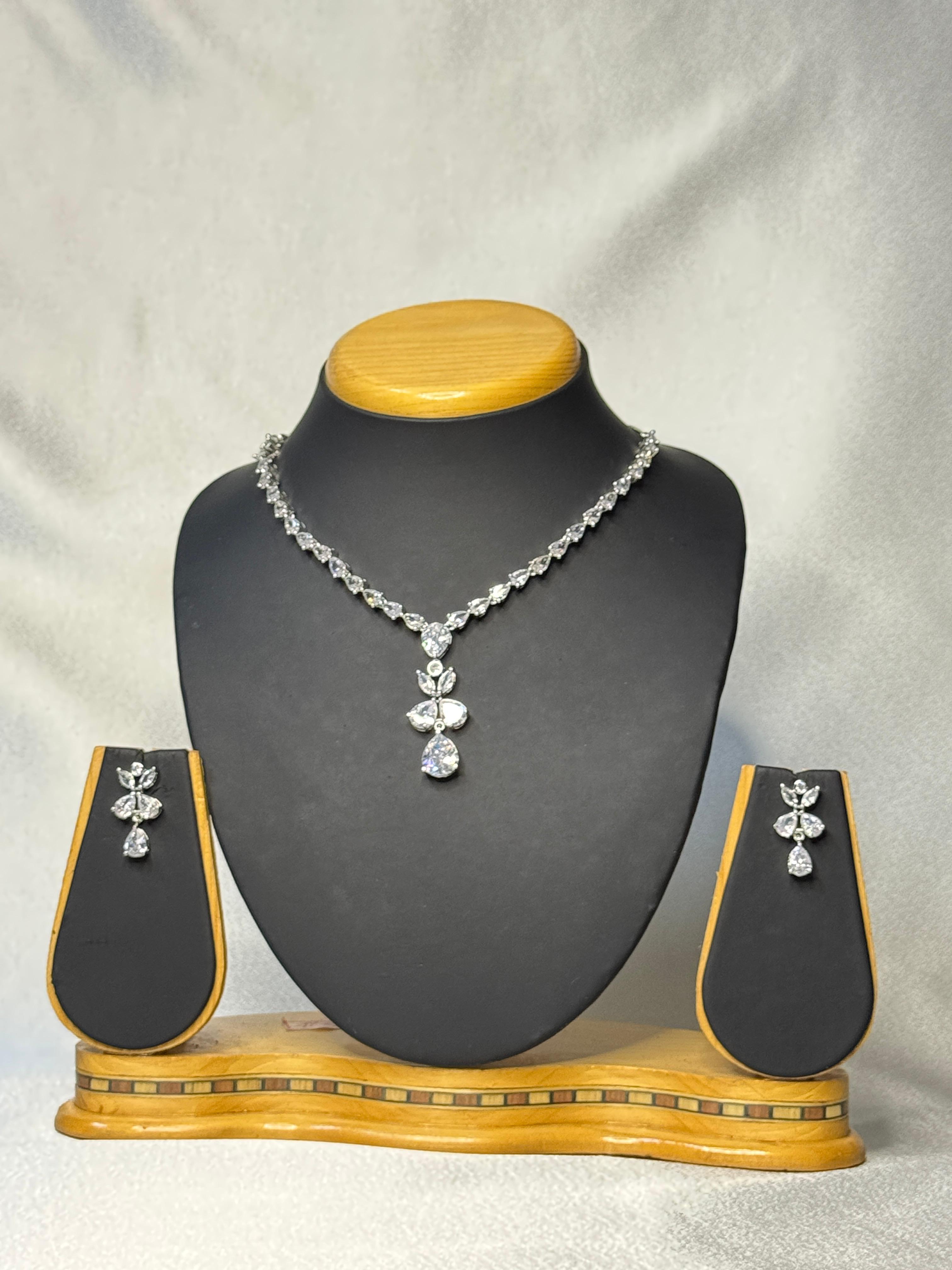 AD WHITE NECKLACE WITH EARRINGS