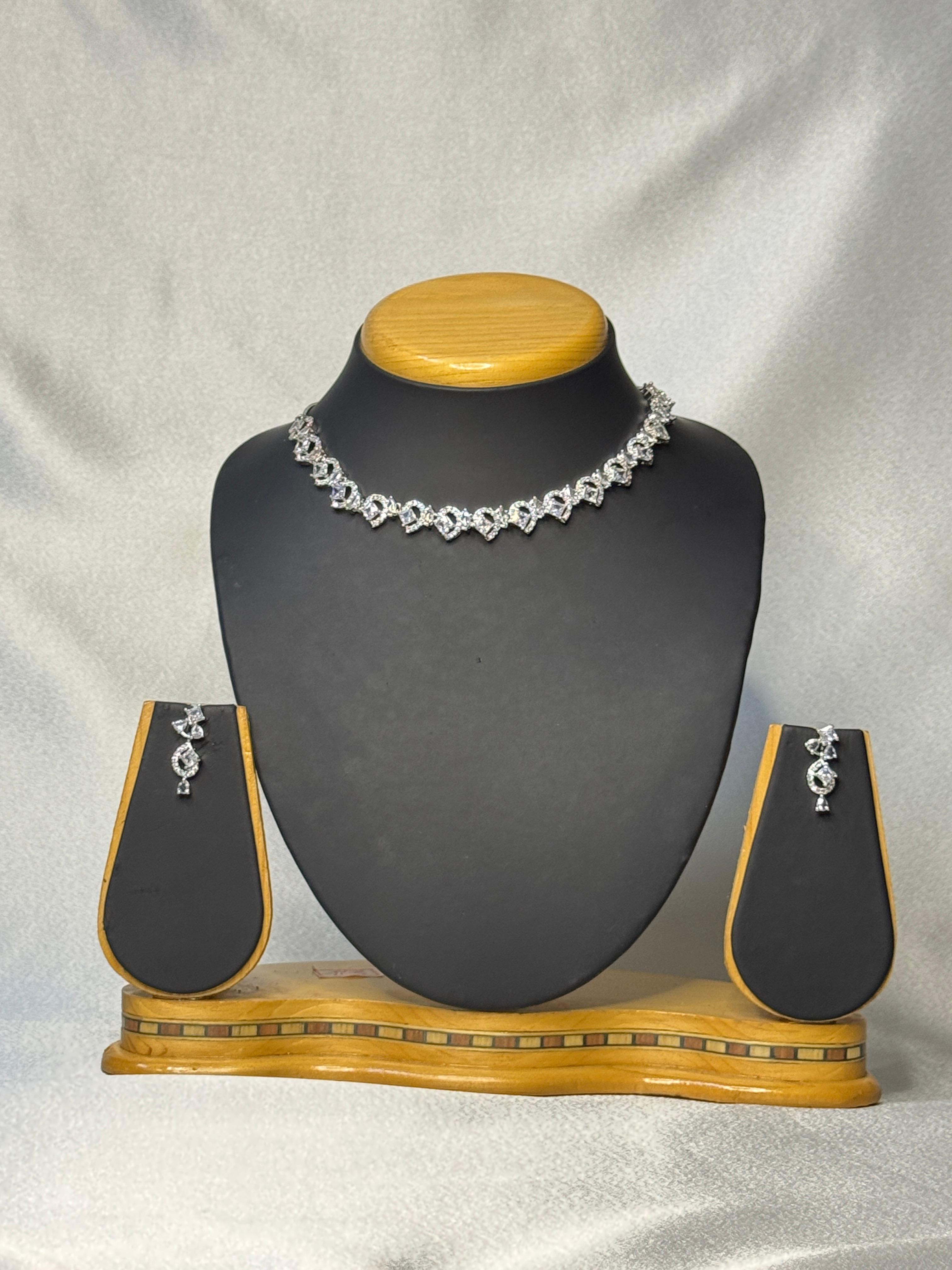 AD WHITE NECKLACE WITH EARRINGS 