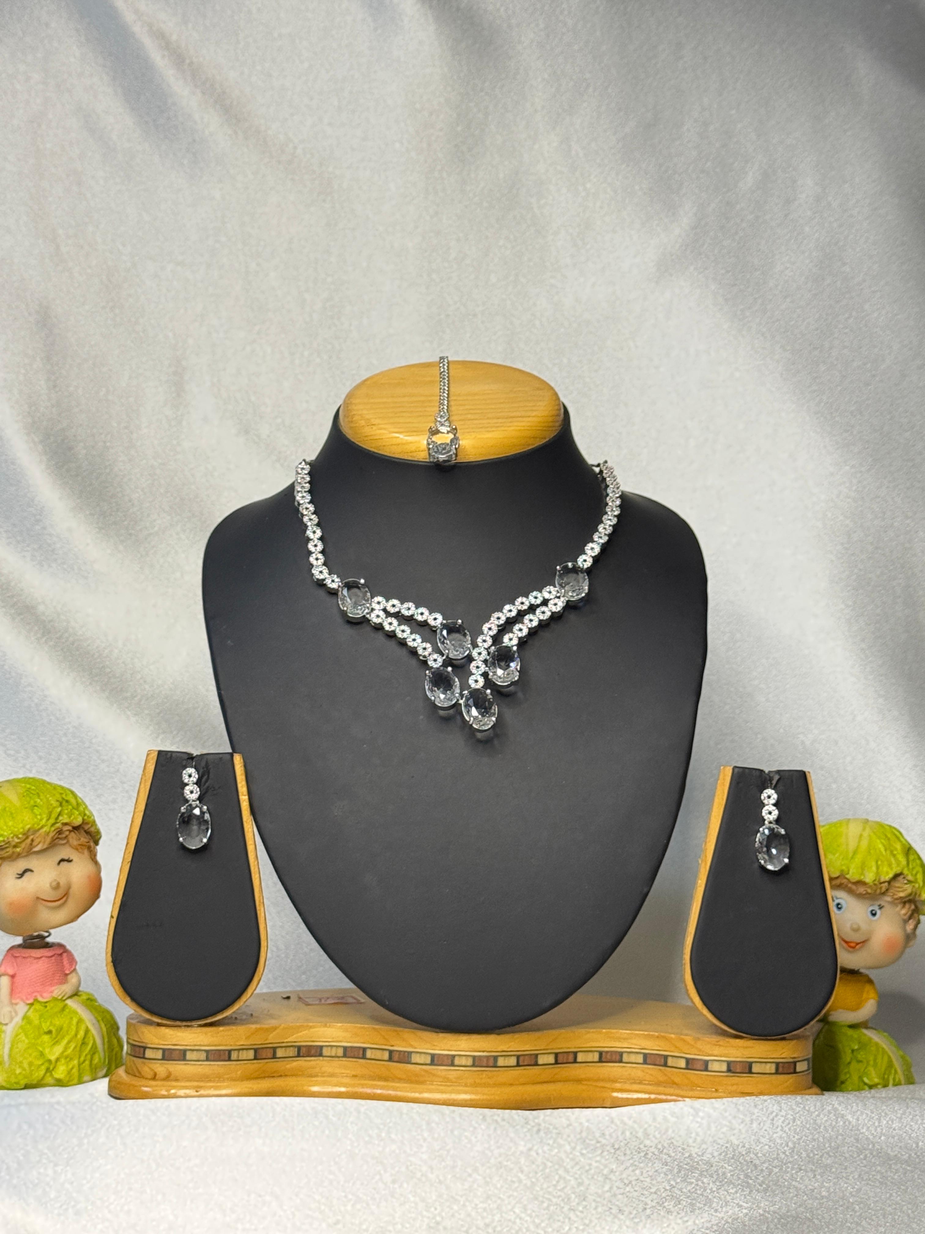 AD WHITE NECKLACE WITH EARRINGS 