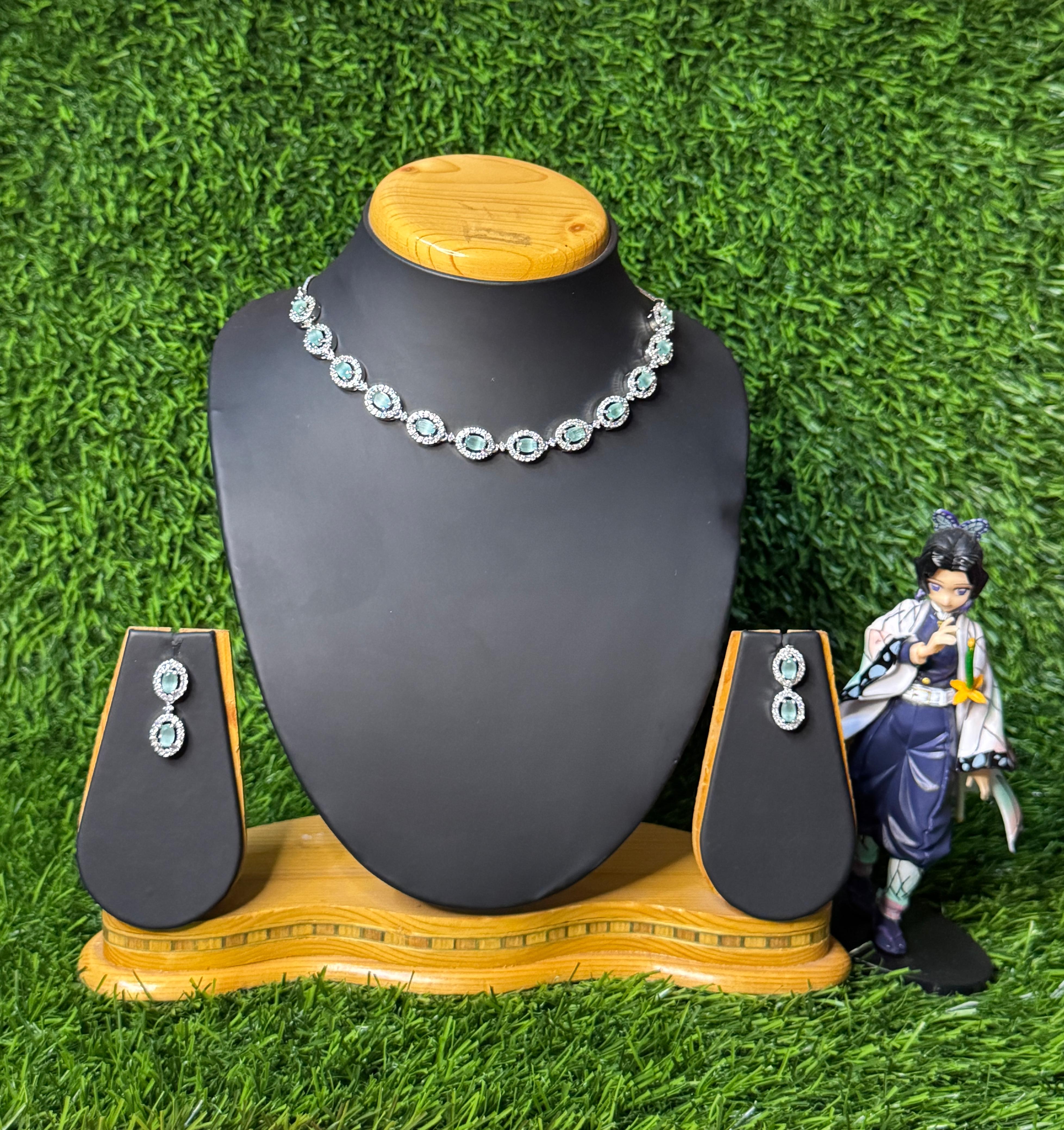 AD WHITE AND MINT NECKLACE WITH EARRINGS