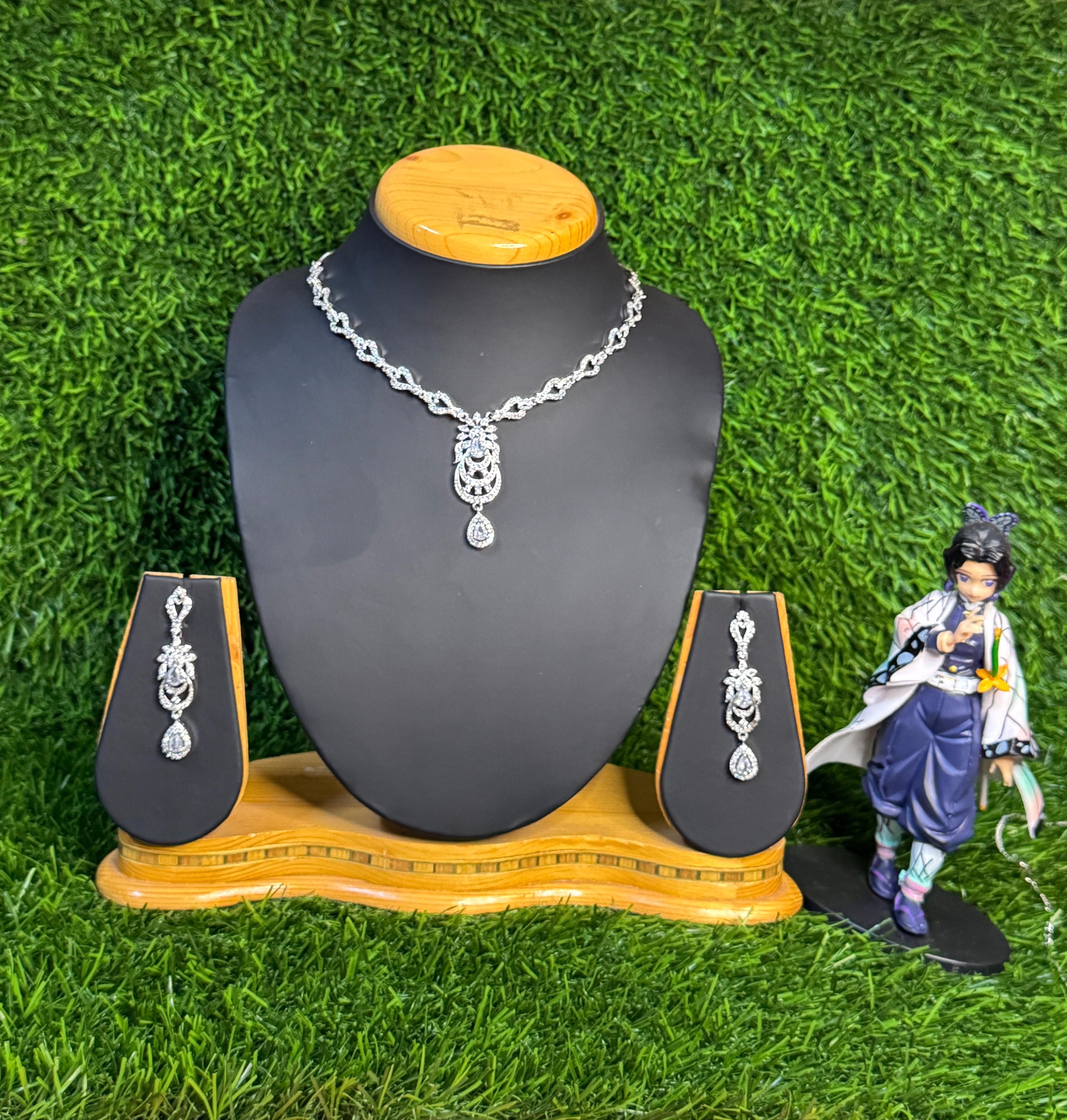 AD WHITE NECKLACE WITH EARRINGS 