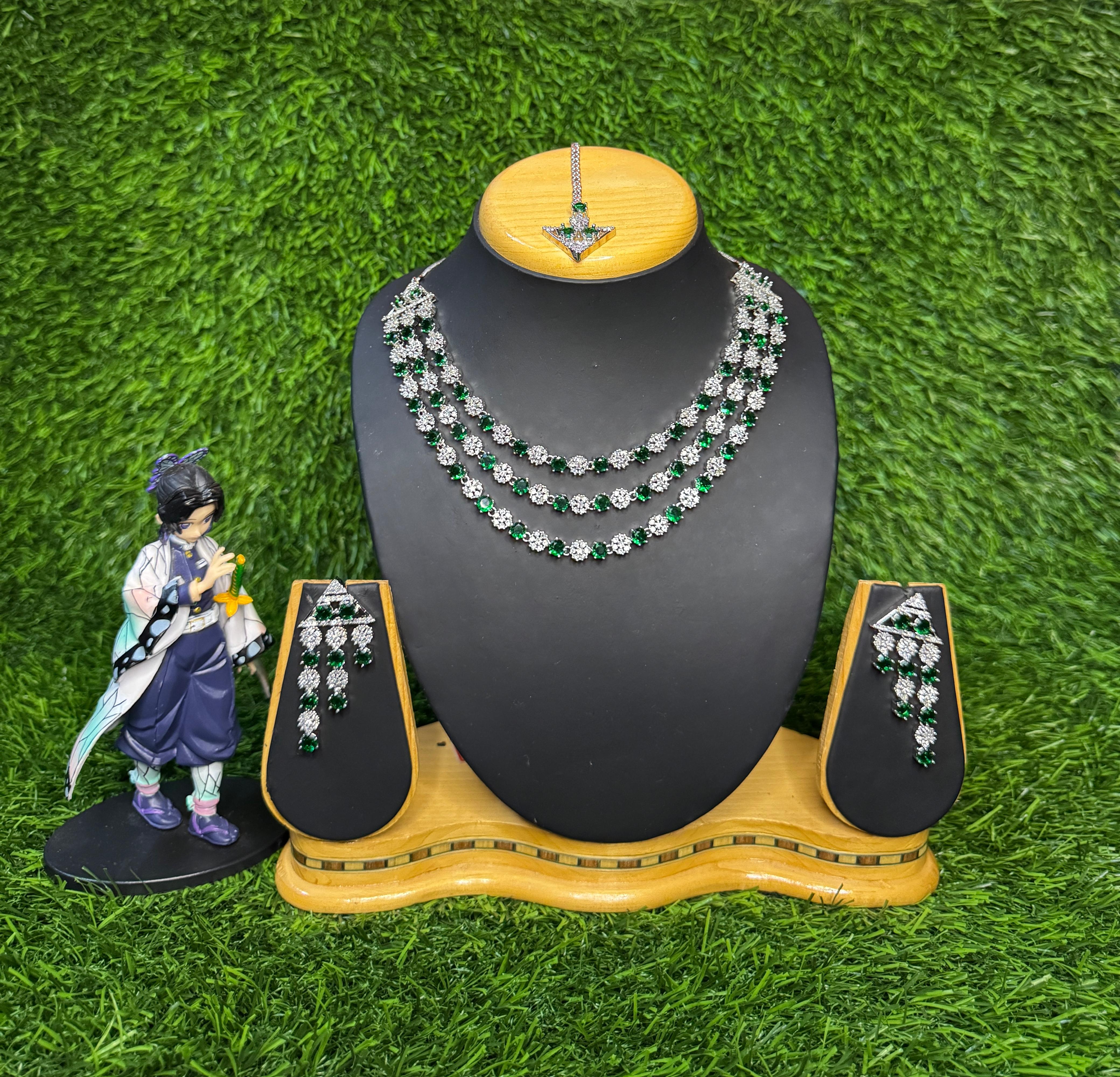 AD WHITE AND GREEN NECKLACE WITH EARRINGS