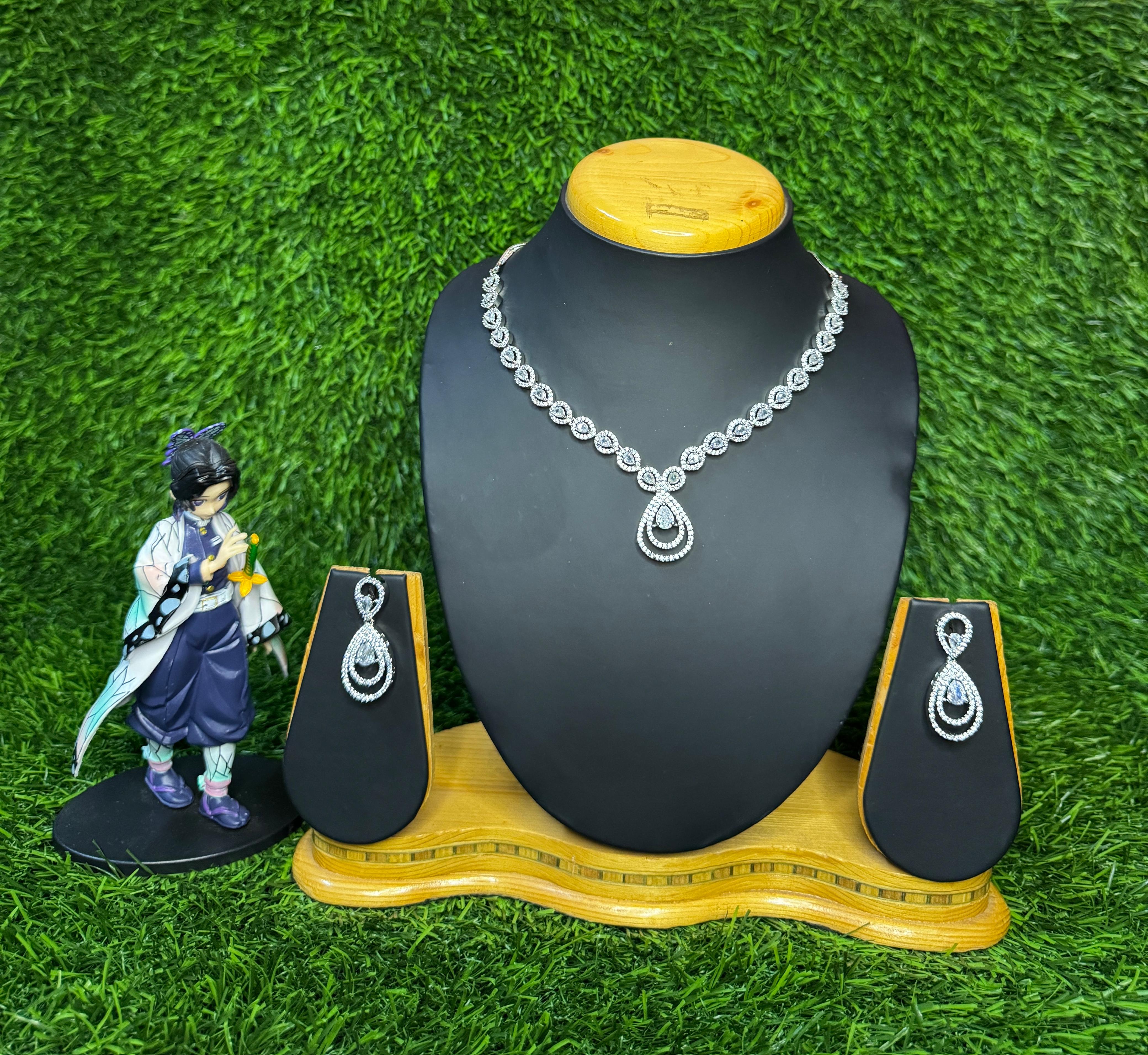 AD WHITE NECKLACE WITH EARRINGS 