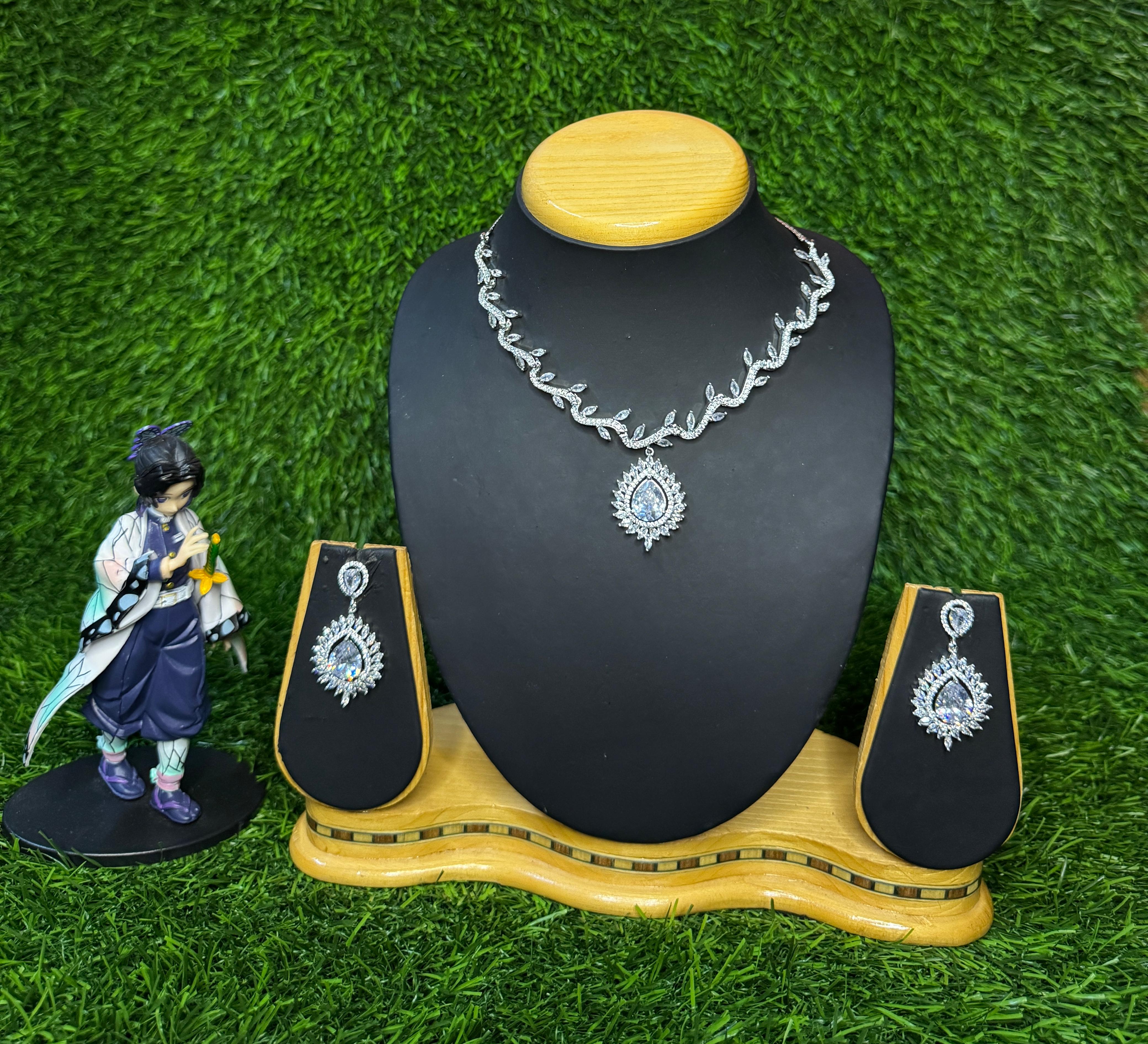 AD WHITE NECKLACE WITH EARRINGS 